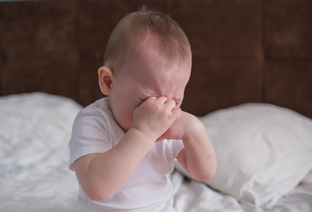 schlafverhalten-von-babys-und-müdigkeitszeichen